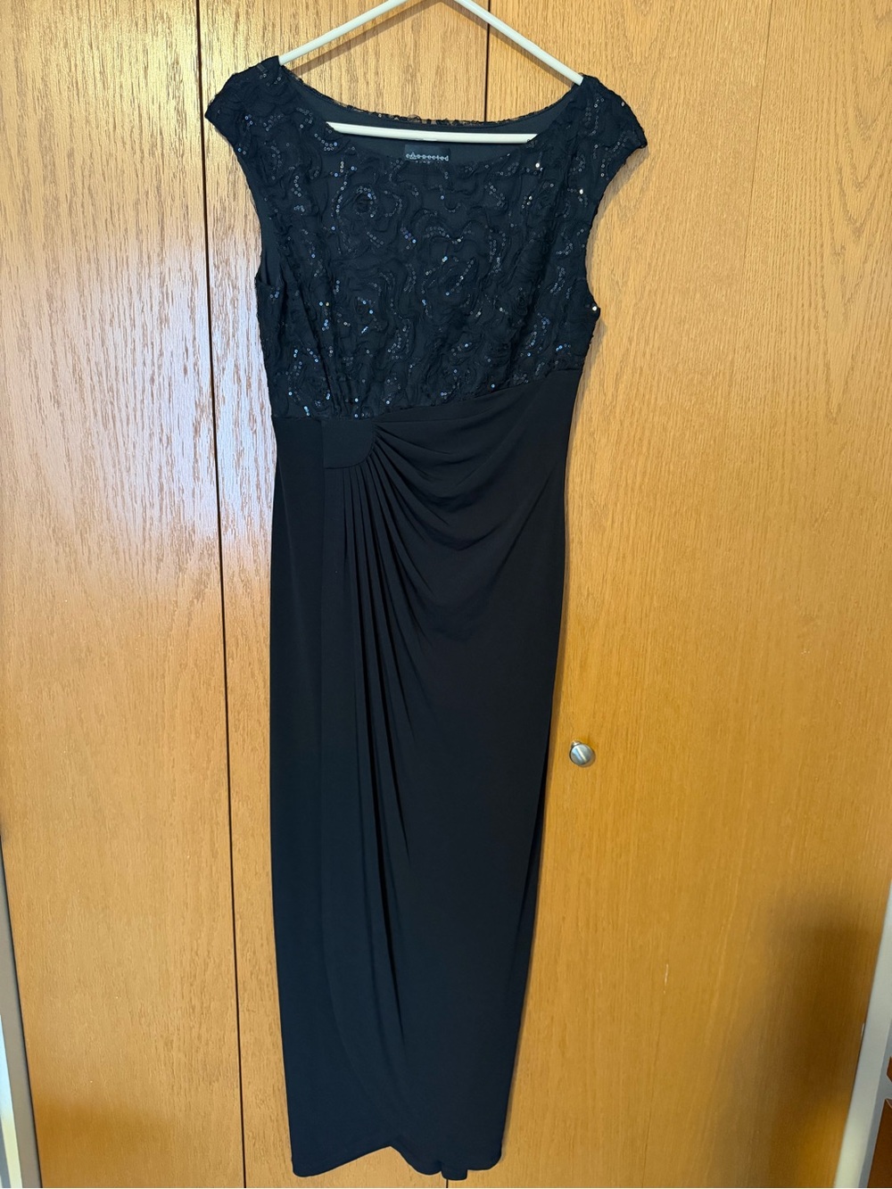 Elegant Black Evening Dress with Embellished Bodice